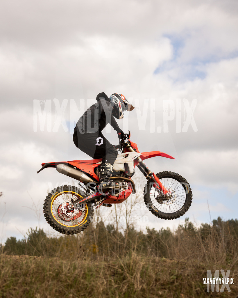 866A2056 | mxndyyvipix