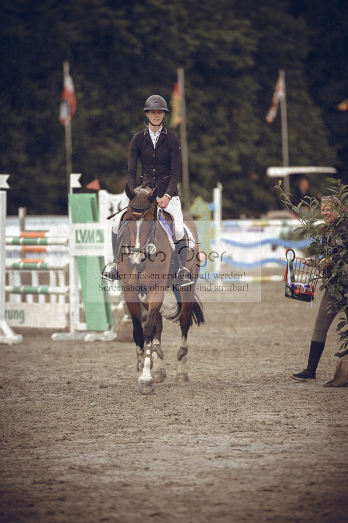 20240530-DOS_5299 | Entdecke hochwertige Reitturnierfotos von Foto Oger. Professionell, emotional und authentisch – jetzt Lieblingsmomente im Shop bestellen.Deutschlandweite Turnierfotografie. - Realisiert mit Pictrs.com