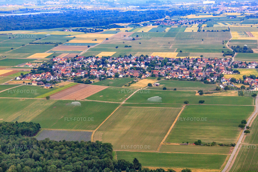 Luftbild: Dorfansicht von Osten im Ortsteil Gündlingen in Breisach im Bundesland Baden-Württemberg in Deutschland. Foto: IMG_68218.jpg vom 19.06.2014 durch Werner Riehm/FLY-FOTO.de