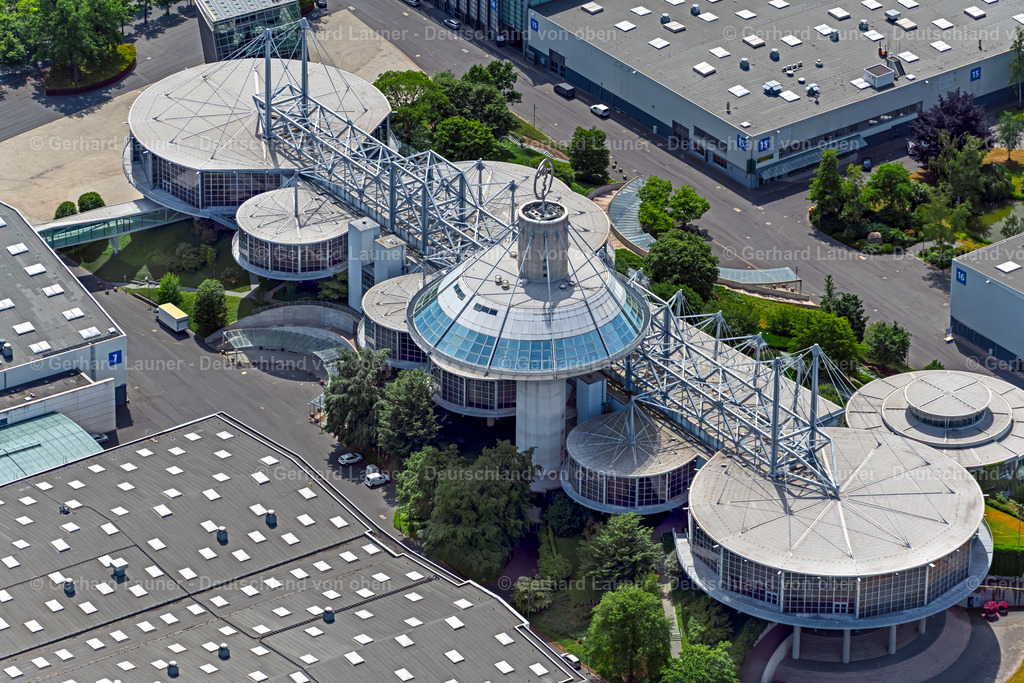 4030787 | HANNOVER 02.06.2020 Kongresszentrum " Convention Center " auf dem Messegelände im Ortsteil Mittelfeld in Hannover im Bundesland Niedersachsen, Deutschland. Weiterführende Informationen bei: Deutsche Messe,  Hannover.de Internet Gesellschaft mit beschränkter Haftung,  SEP I Architekten Bockelmann Klaus PartG mbB,  fiylo Deutschland GmbH. // Congress center " Convention Center " on the exhibition grounds in the district Mittelfeld in Hanover in the state Lower Saxony, Germany. Further information at: Deutsche Messe,  Hannover.de Internet Gesellschaft mit beschraenkter Haftung,  SEP I Architekten Bockelmann Klaus PartG mbB,  fiylo Deutschland GmbH. Foto: Gerhard Launer