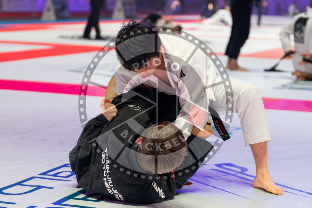 20231109PBB3700 | Fighters compete during the AJP World Professional Championship in the Mubadala Arena in Abu Dhabi, Arab United Emirates, on November 9, 2023.