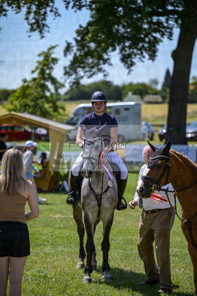 Reitturnier Voxtrup | Entdecke hochwertige Reitturnierfotos von Foto Oger. Professionell, emotional und authentisch – jetzt Lieblingsmomente im Shop bestellen.Deutschlandweite Turnierfotografie. - Realisiert mit Pictrs.com