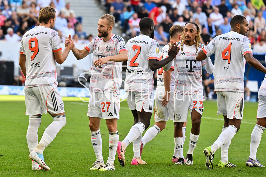 TSG 1899 Hoffenheim - FC Bayern München | Jubel der Bayern nach dem Treffer zum 0-3 durch Harry KANE (FC Bayern Muenchen 9) / Elfmeter / Tor / Torschuetze / Freude / Happy / Bundesliga: TSG 1899 Hoffenheim - FC Bayern München; PreZero-Arena am 20.09.2025 / DFL REGULATIONS PROHIBIT ANY USE OF PHOTOGRAPHS AS IMAGE SEQUENCES AND/OR QUASI-VIDEO