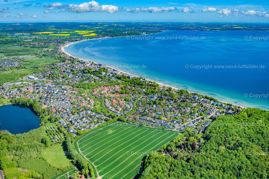 Scharbeutz_ELS_4090150522 | SCHARBEUTZ 15.05.2022 Ortsansicht an der Meeres-Küste der Ostsee in Scharbeutz im Bundesland Schleswig-Holstein. // Townscape on the seacoast of Baltic Sea in Scharbeutz in the state Schleswig-Holstein. Foto: Martin Elsen