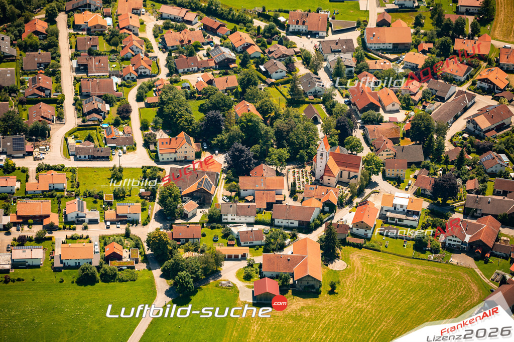 Das Luftbild zeigt : Oberthingau Unterthingau - Die Luftaufnahme wurde 2024 vom UL-Flugzeug aus erstellt ( keine Drohne ) - Hochauflösende Luftaufnahme - Für grossformatige Ausdrucke geeignet. Die Geschenkidee !Mit Lizenz und Bildrechte bestellbar