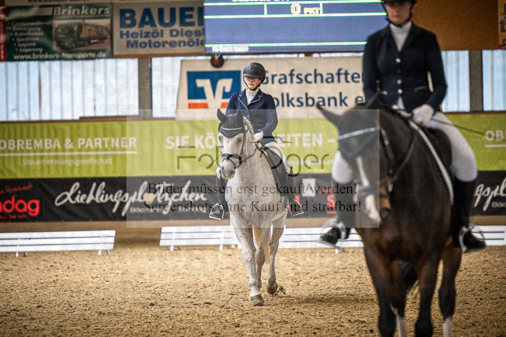 DOS_0086 | Entdecke hochwertige Reitturnierfotos von Foto Oger. Professionell, emotional und authentisch – jetzt Lieblingsmomente im Shop bestellen.Deutschlandweite Turnierfotografie. - Realisiert mit Pictrs.com