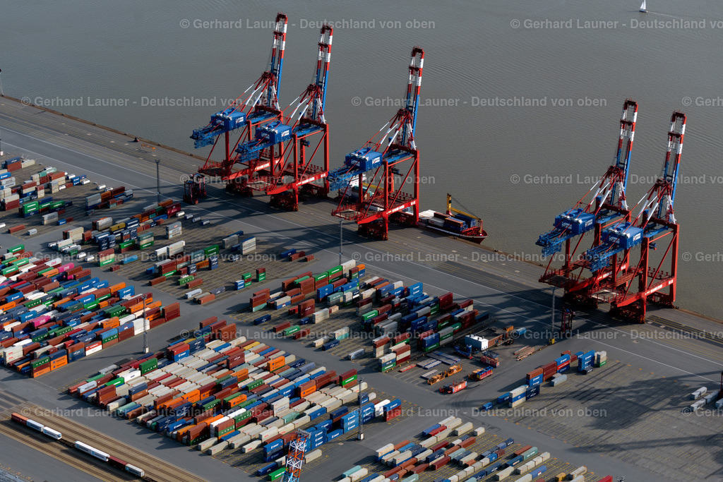 4030499 | BREMERHAVEN 01.06.2020 Containerterminal im Containerhafen des Überseehafen Am Nordhafen in Bremerhaven im Bundesland Bremen. // Container Terminal in the port of the international port Am Nordhafen in Bremerhaven in the state Bremen. Foto: Gerhard Launer