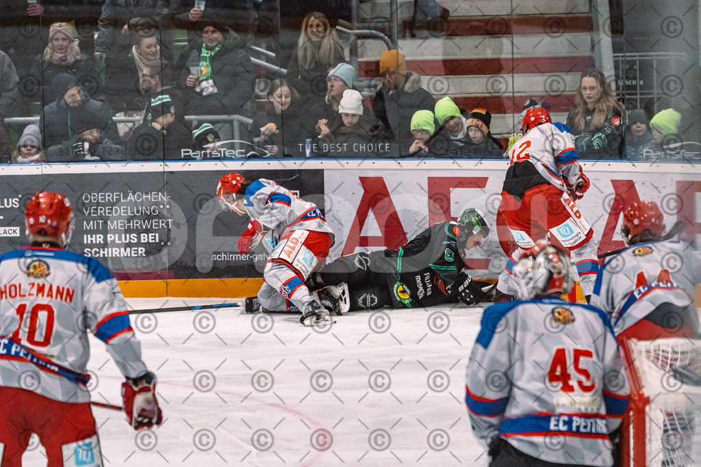 Alligators_vs_Peiting_04_01_2026-021 | Höchstadt Alligators Fotogalerie: Eishockey-Action aus Franken. Professionelle Spielfotos, Portraits & Stadionbilder zum Download. Jetzt entdecken! - Realisiert mit Pictrs.com