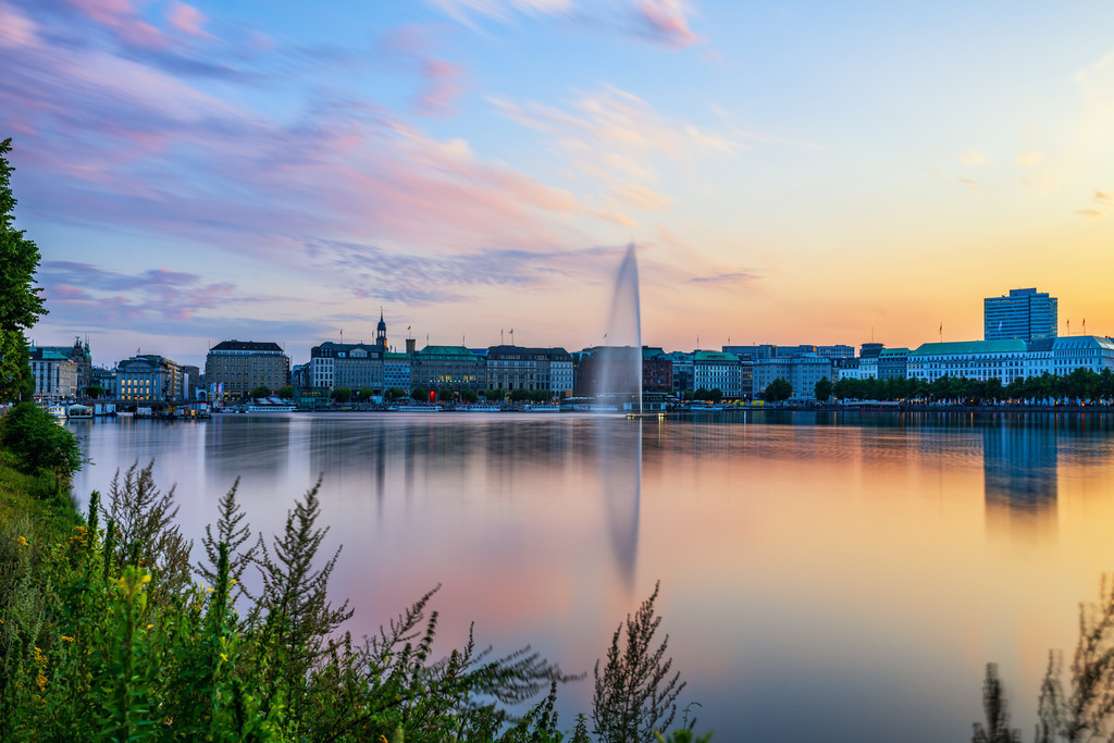 10240803 - Abendrot an der Binnenalster | Wunderschöne Abendstimmung an der sommerlichen Binnenalster.