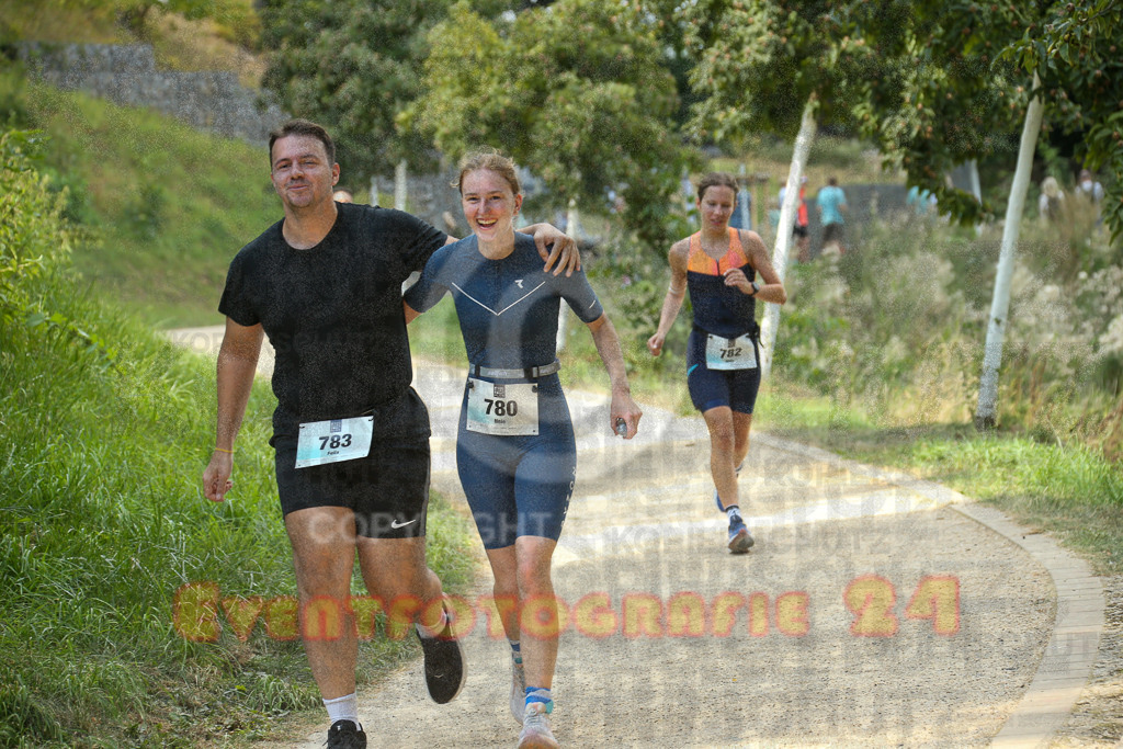 250824_1503_EX1_8398 | Sportfotografie im Rhein-Sieg Kreis, Köln, Bonn, NRW, Rheinland Pfalz, Hessen, etc. Unser Tätigkeitsfeld umfasst den Laufsport vom Volkslauf über den Marathon, Duathlon, Triathon bis zum Ultralauf wie Kölnpfad Ultra oder Schindertrail.