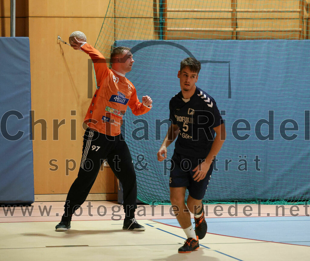 2023-12-09_073_SpVgg_Altenerding_gegen_TSV_Indersdorf | Erding, Deutschland, 09.12.2023:
Handball, Bezirksoberliga Männer 2023 / 2024, 10. Spieltag, SpVgg Altenerding gegen TSV Indersdorf, Endergebnis: 42:25

Ferdinand Mayer (SpVgg Altenerding, #97), Severin Schlagenhaufer (TSV Indersdorf, #5)

Foto: Christian Riedel / fotografie-riedel.net
