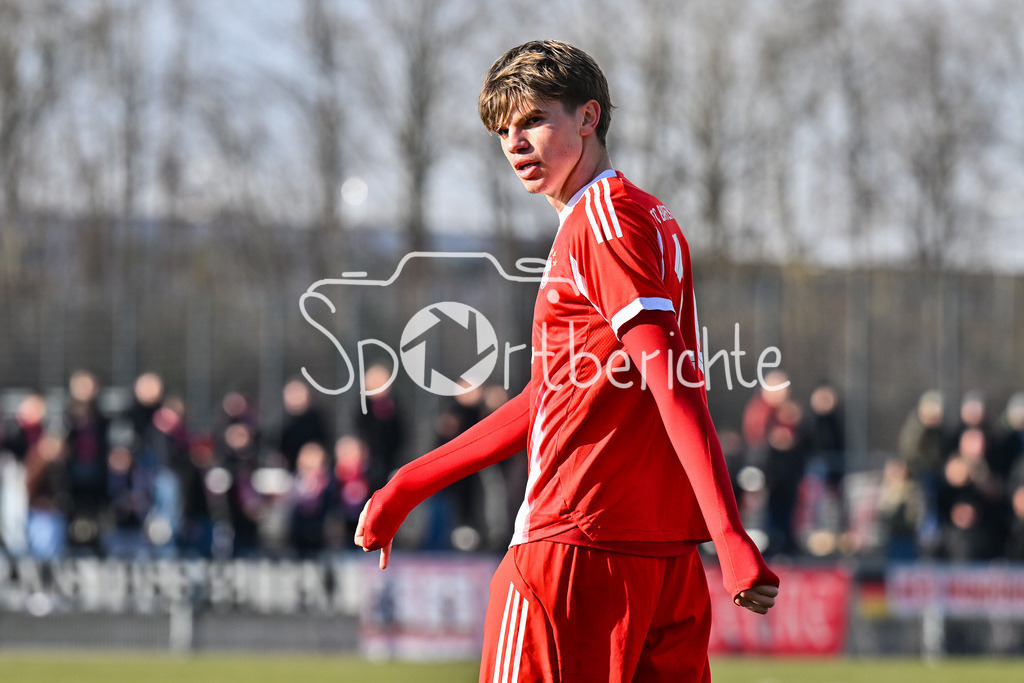 FC Bayern Amateure - FC Viktoria Pilsen U23 | MUNICH, GERMANY - 03. FEBRUARY: im Bild Guido DELLA ROVERE (FC Bayern München II 10) / Einzelfoto / Freisteller während dem Testspiel zwischen den Amateuren des FC Bayern und dem FC Viktoria Pilsen B am FC Bayern Campus