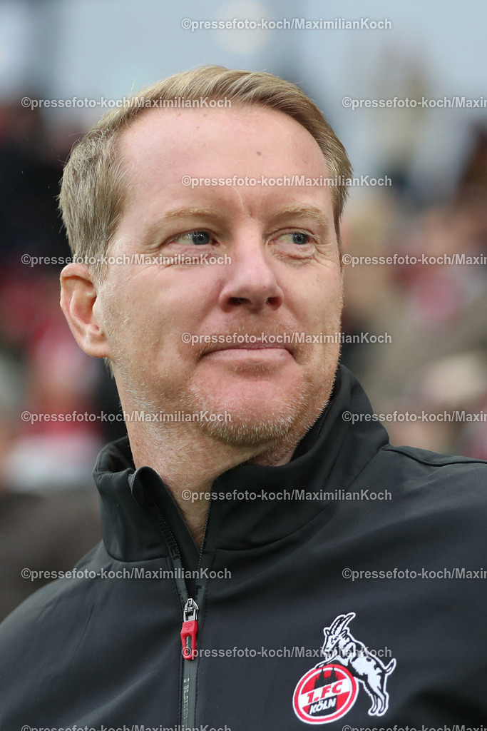 RWE06012402102 | 06.01.2024, Essen, Fußball, Herren, Stadion an der Hafenstraße, Testspiel, Rot-Weiss Essen – 1. FC Köln:  Der neue Cheftrainer Timo Schultz (1.FC Köln) bei seinem ersten Spiel für den Kölner FC. 
DFB regulations prohibit any use of photographs as image sequences and or quasi-video.
