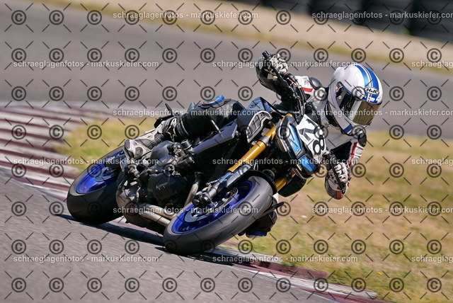 26bt04-1215 | markuskiefer.com - Realisiert mit Pictrs.com