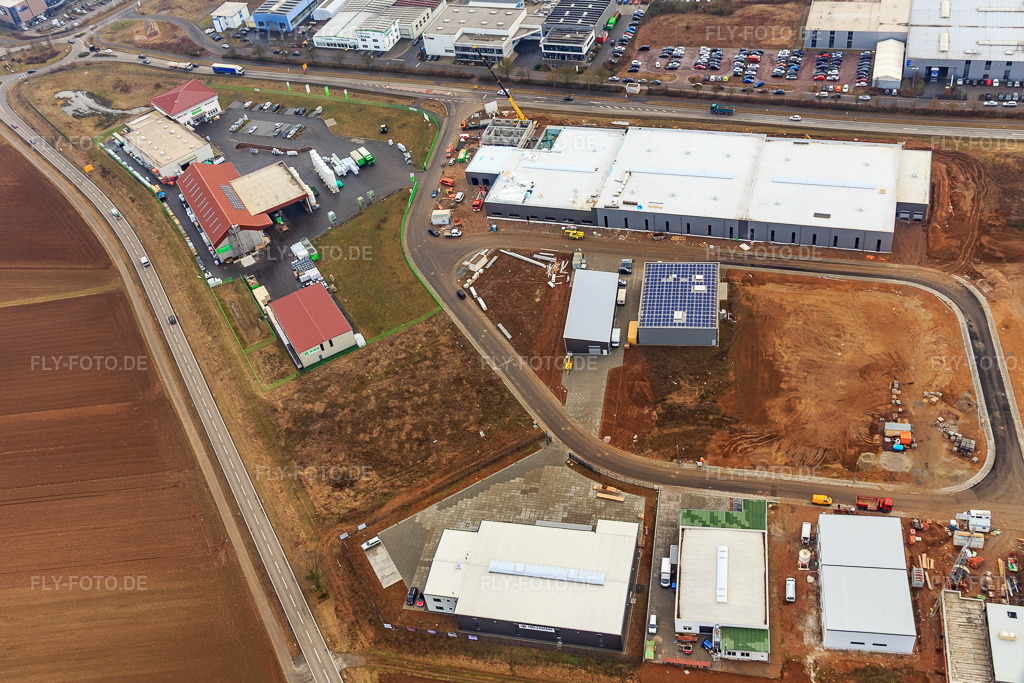 Luftbild: Gewerbepark W II mit HELLMANN Kunststoff- & Metallgrosshandel GmbH, Schreinerei Karsten Kremel, PLAMECO Spanndecken Südpfalz, Klarsicht-Verpackungen Weber GmbH und Raiffeisen Agrarhandel Pfalz GmbH (Herxheim) in Herxheim bei Landau im Bundesland Rheinland-Pfalz in Deutschland. Foto: IMG_096558.jpg vom 02.02.2017 durch Werner Riehm/FLY-FOTO.deWWW.AGRAR-PFALZ.DE