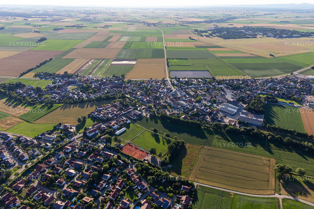 Luftbild:  im Ortsteil Piering in Salching im Bundesland Bayern in Deutschland. – Foto: IMG_133177.jpg vom 03.07.2022 durch Werner Riehm/FLY-FOTO.de – Auflösung des Originals: 5472 x 3648 px – Aktuellles aus Salching - Gemeinde Salching