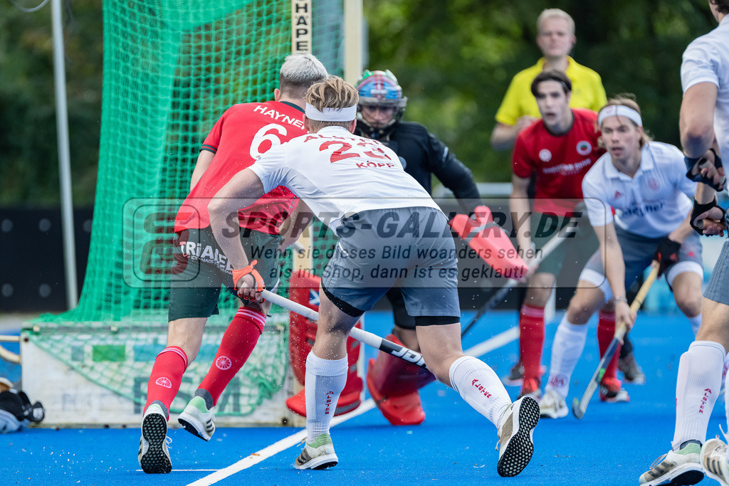 HK_20230930_104775 | 1.Bundesliga Herren Crefelder HTC - Club an der Alster am 30.9.2023 CHTC, Krefeld , Julius Hayner ( Crefelder HTC #6 ) , Robert Köpp ( Club an der Alster )