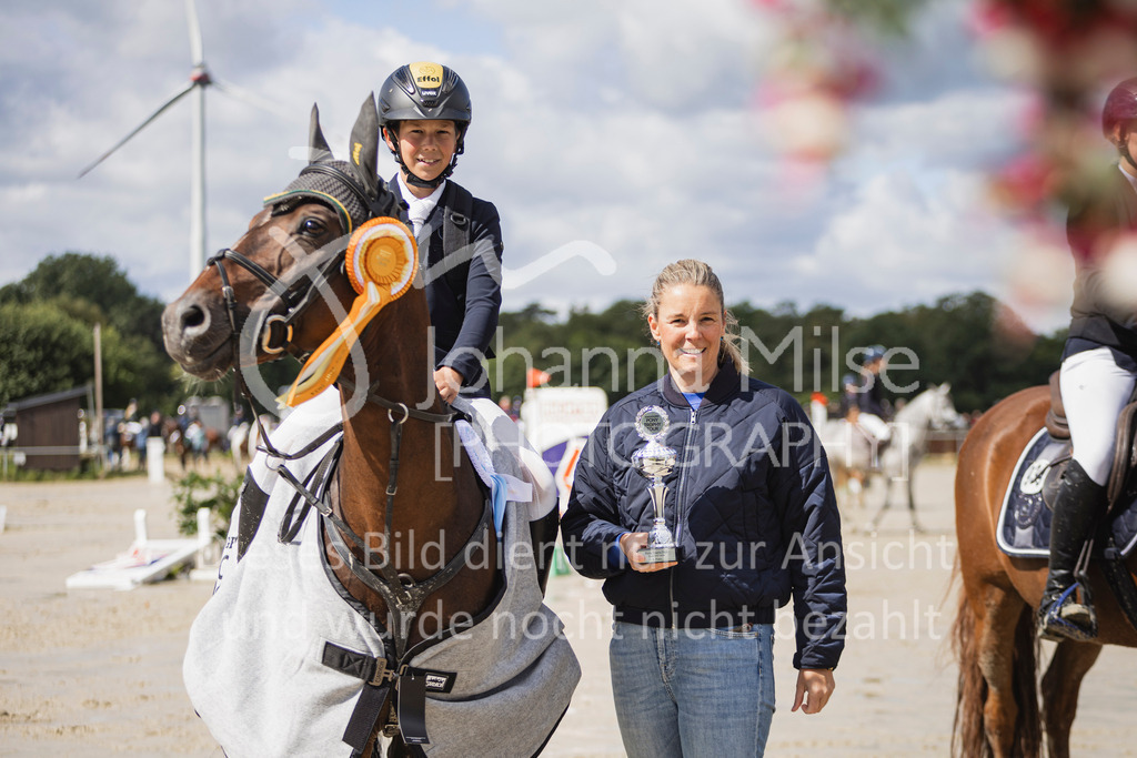 240615_CoesfeldLette_Stil-A-264 | Deine schönsten Turniermomente als professionelle Fotos! Entdecke hochwertige Pferdesport-Fotografie im Online-Shop. Jetzt Fotos finden & bestellen!