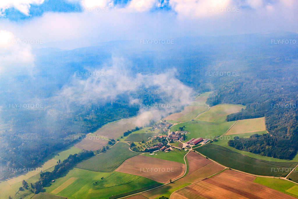 Luftbild: Ortsteil Weiler unter Wolken im Ortsteil Engelhofen in Obersontheim im Bundesland Baden-Württemberg in Deutschland. Foto: IMG_71896.jpg vom 06.09.2014 durch Werner Riehm/FLY-FOTO.deAuflösung des Originals: 4752 x 3168 px