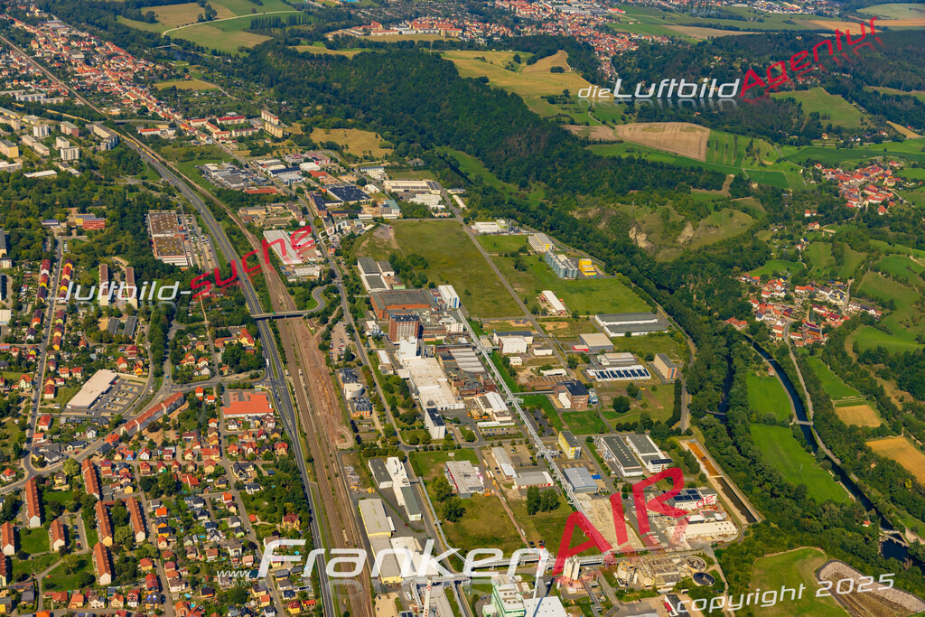 Klassische Luftaufnahme ohne Drohne zeigt:Schwarza Gewerbegebiet bei Rudolstadt - Die Luftbildaufnahme wurde 2025 vom UL-Flugzeug heraus erstellt ( keine Drohnenaufnahme ) - Hochauflösende Luftaufnahme -Nicht vergleichbar mit Google Maps oder Satelittenbilder- Die Geschenkidee !Mit Lizenz und Bildrechte bestellbar