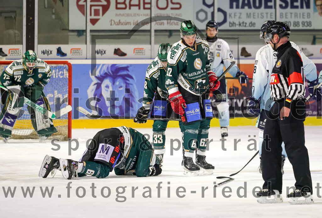 2026-01-06_131_TSV_Erding_gegen_EV_Lindau_Islanders | Erding, Deutschland, 06.01.2026:Eishockey, Oberliga Süd 2025 / 2026, 35. Spieltag, TSV Erding gegen EV Lindau Islanders, Endergebnis: 2:5Dennis Miller (Erding Gladiators, #61), Marc Schmidpeter (Erding Gladiators, #33), Cristian Achim (Erding Gladiators, #62)Foto: Christian Riedel / fotografie-riedel.net