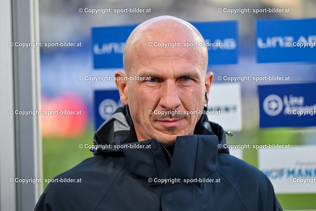 AUT, Admiral Bundesliga, FC Blau Weiss Linz vs FC Red Bull Salzburg | 17.02.2024, Hofmann Personal Stadion Linz, AUT, Admiral Bundesliga, FC Blau Weiss Linz vs FC Red Bull Salzburg, im Bild Gerhard Struber, Trainer FC Red Bull Salzburg (RBS)


// Admiral Bundesliga Match between FC Blau Weiss Linz vs FC Red Bull Salzburg in Linz, Austria on 2024/02/17
