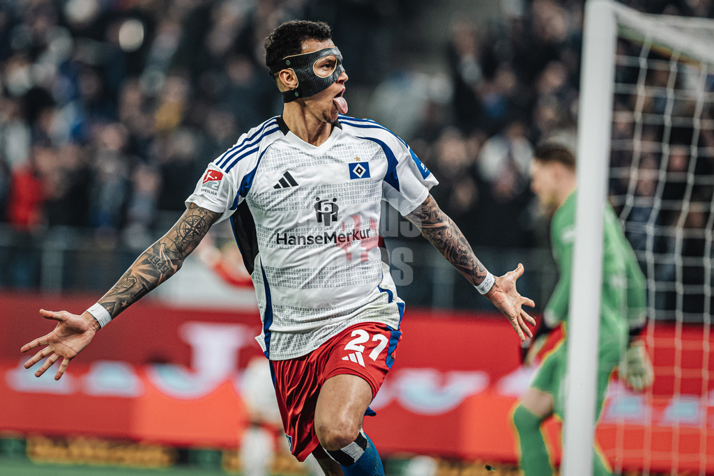 Fußball | Männer | Saison 2024/2025 | 2. Fußball-Bundesliga | 23. Spieltag | Hamburger SV vs. 1. FC Kaiserslautern | 21.02.2025 | Davie Selke (#27, HSV) schießt das erste Tor des Spiels und jubelt