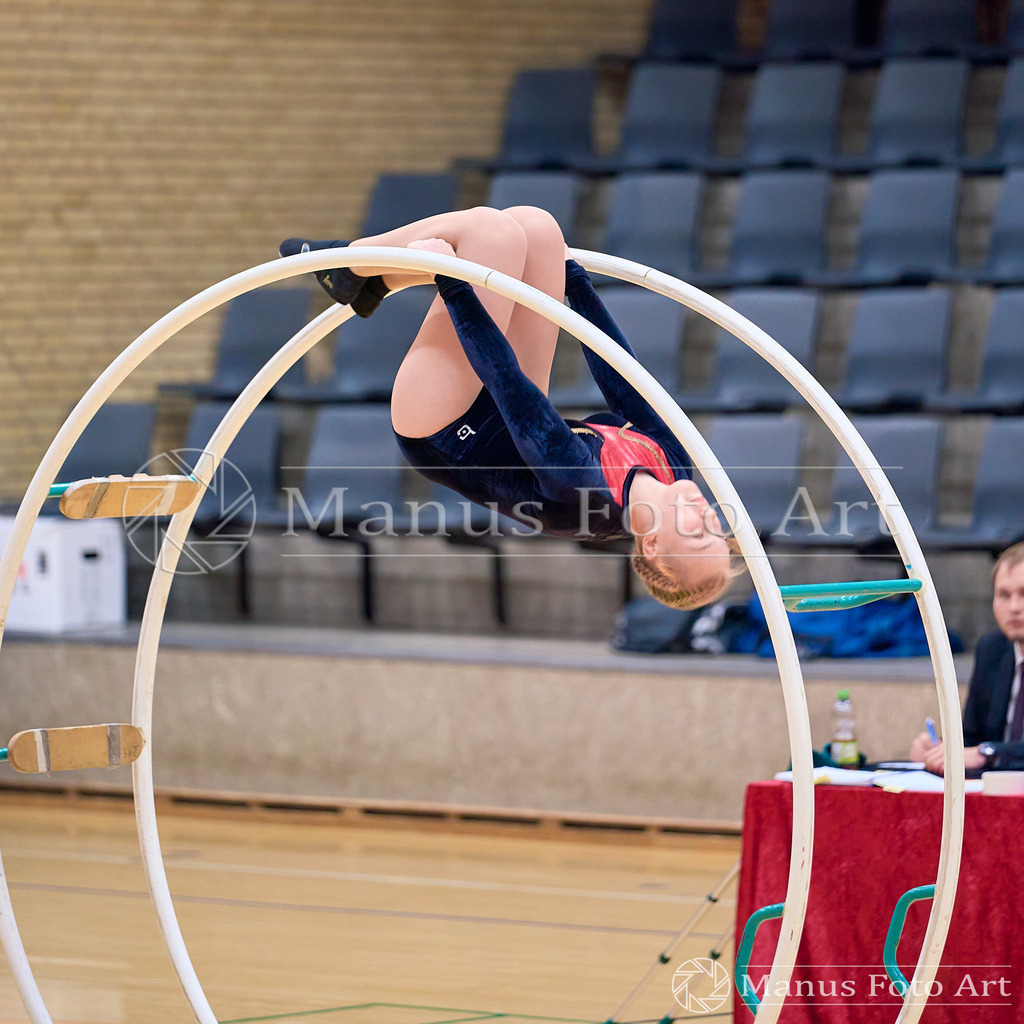 2024-11-09-5-D-DSC03001 | Professionelle Sportfotografie in Hamburg, Schleswig-Holstein und Niedersachsen – spezialisiert auf Rhönrad, Geräteturnen, Leistungsturnen und rhythmische Sportgymnastik. Bundesweite Begleitung von Rhönrad-Events. Jetzt Sport-Fotos - Realisiert mit Pictrs.com