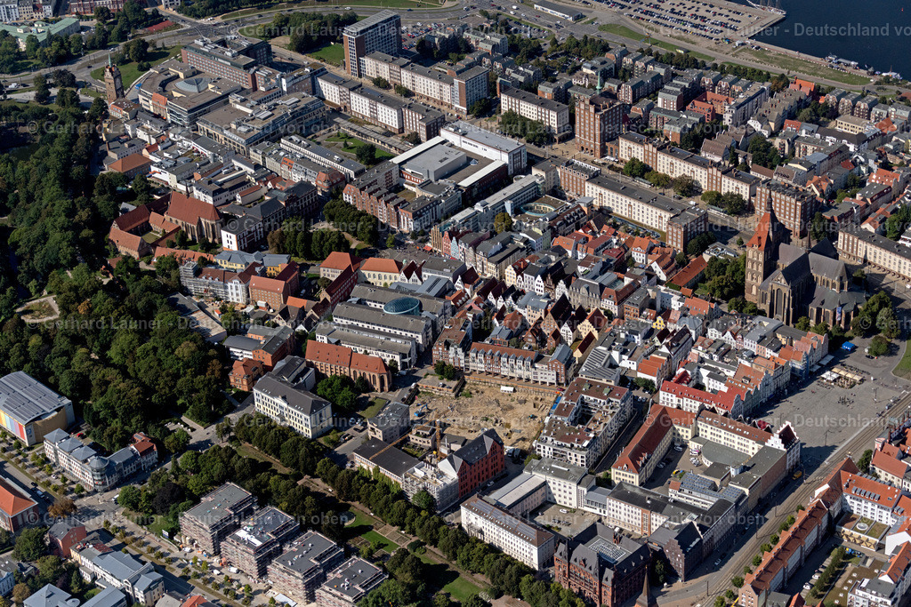 4062041 | ROSTOCK 08.09.2021 Stadtansicht des Innenstadtbereiches in Rostock an der Ostseeküste im Bundesland Mecklenburg-Vorpommern, Deutschland. // City view on down town in Rostock at the baltic coast in the state Mecklenburg - Western Pomerania, Germany. Foto: Gerhard Launer