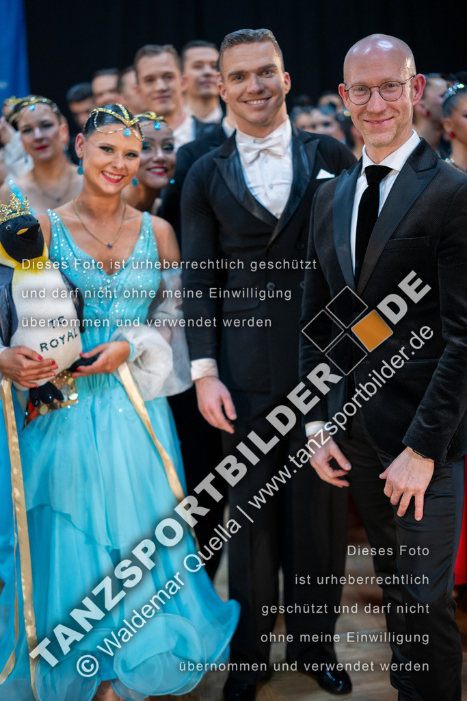 20250118-11958 | Hier finden Sie Tanz Bilder vom Latein und Standard Formationen tanzen. Sportbilder vom Tanzsport. Schöne Fotos und von Weltmeisterschaft, Europameisterschaft, Bundesliga, Regionalliga, Oberliga und Landesliga sowie von GOC Stuttgart, DanceComp, WM Bremen