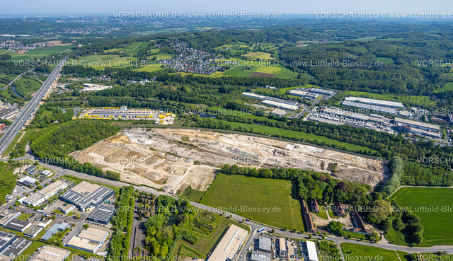 Hagen240504406 | Luftbild, Gewerbegebiet Unter dem Hofe, Abriss Dolomitwerke für Bau Industriepark Dolomitstraße, mit DHL Freight Hagen Frachtspedition, Hinten Ortsteil Wohngebiet Berchum, Fernsicht, Lennetal, Hagen, Ruhrgebiet, Nordrhein-Westfalen, Deutschland