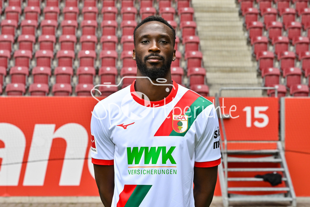 FC Augsburg 2025/26 | Christian MATSIMA / Einzelfoto / Freisteller / Media Day FC Augsburg: WWK-Arena am 06.08.2025