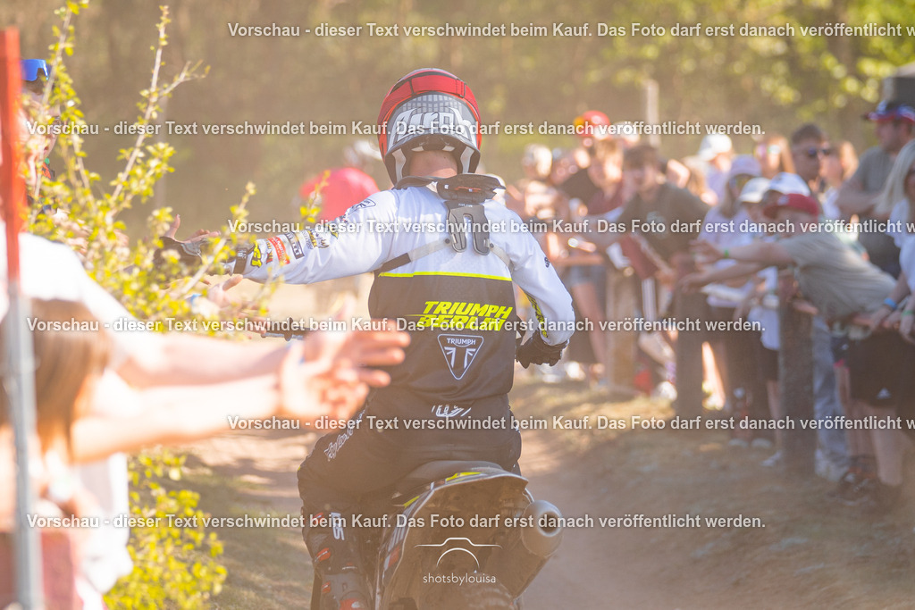 20260501_MCWriezen-4247 | Sportfotografin aus Berlin-Brandenburg mit Fokus auf Motocross. Ich halte deine sportliche Leistung und echte Emotionen auf und neben der Strecke professionell fest. Entdecke die Fotos von deinem Rennen und bestelle sie direkt hier im Shop.