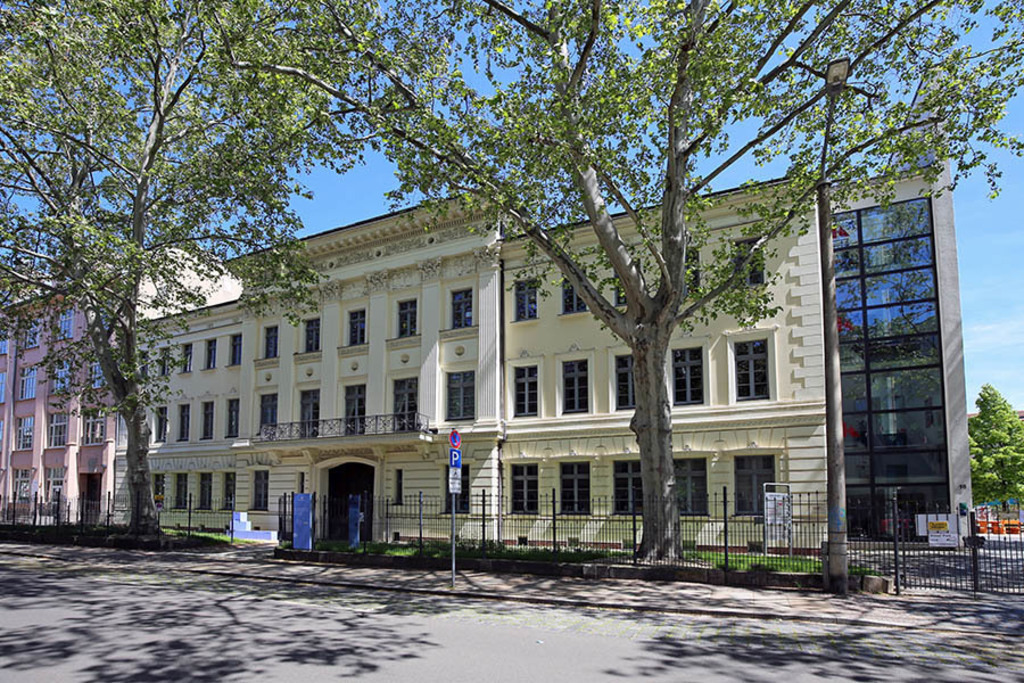 Bildlexikon Leipzig - Schumann-Haus | Das Team hinter BILDLEXIKON LEIPZIG bündelt historische wie aktuelle Informationen über die Stadt Leipzig in Text und Bild auf einer Plattform und stellt diese der interessierten Öffentlichkeit zur Verfügung.