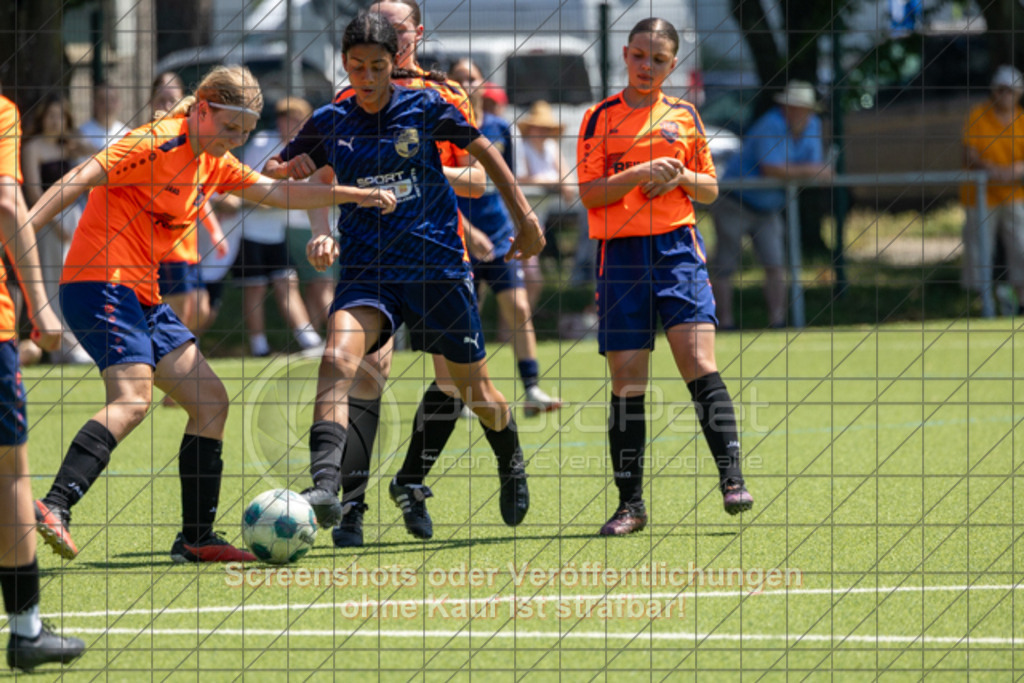 20250622_143938_0412 | #,ASV Eislingen (blau) vs. Tura Untermünkheim (orange), Fussball, Aufstiegsspiel in B-Juniorinnen-VS Nord Runde 2 - WfV, Saison 2024/2025, Kunstrasensportplatz im Ösch, Staufeneckerstraße, 73054 Eislingen, 22.06.2025 - 14:00 Uhr,Foto: PhotoPeet-Sportfotografie/Peter Harich