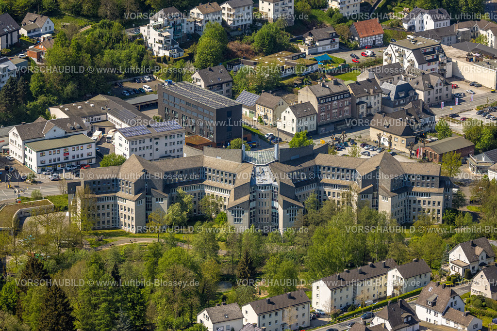 Meschede240505968 | Luftbild, Kreishaus Meschede und Hennepark, Meschede-Stadt, Meschede, Sauerland, Nordrhein-Westfalen, Deutschland