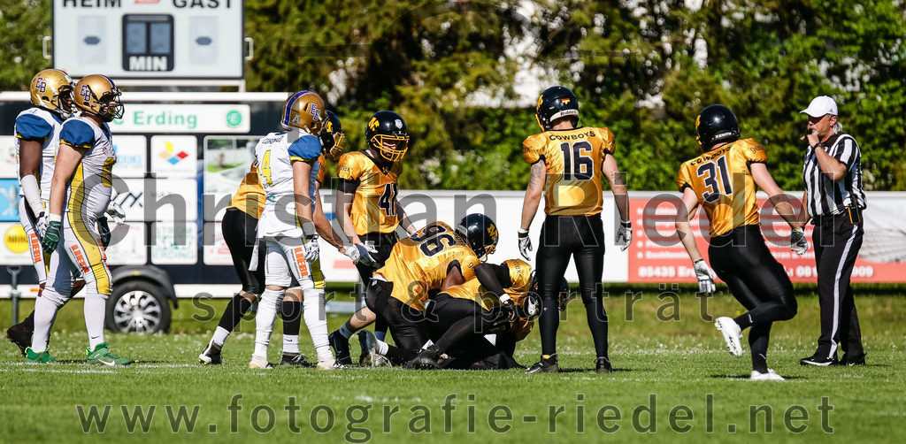 2022-05-14_033_Erding_Bulls_gegen_Munich_Cowboys_2 | Erding, Deutschland, 14.05.2022:
Fußball, Regionalliga 2022, 3. Spieltag, Erding Bulls gegen Munich Cowboys 2, Endergebnis: 20:30

Adam Coronado (Erding Bulls, #4)

Foto: Christian Riedel / fotografie-riedel.net