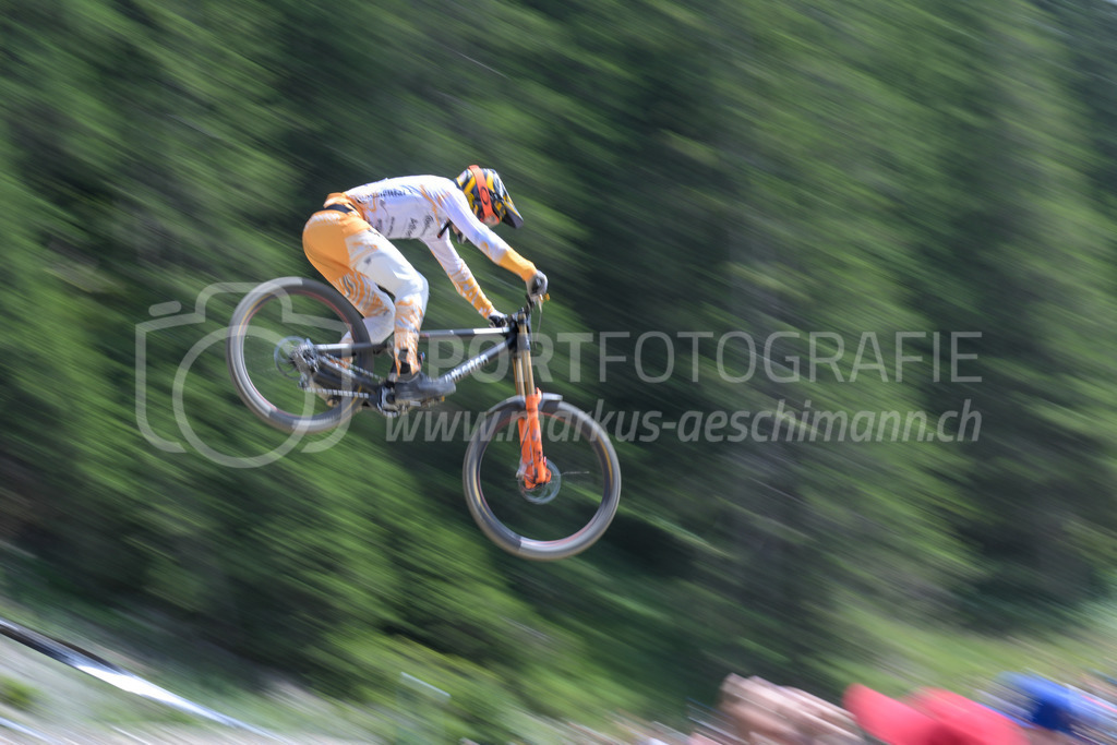 UCI Mountain Bike World Cup Lenzerheide 2022 - Downhill - 9. July 2022 | UCI Mountain Bike World Cup Lenzerheide 2022 - Downhill
Bike Kingdom, Lenzerheide
#9 HATTON Charlie (GBR)
Bild: Sportfotografie Markus Aeschimann | www.markus-aeschimann.ch - Realisiert mit Pictrs.com