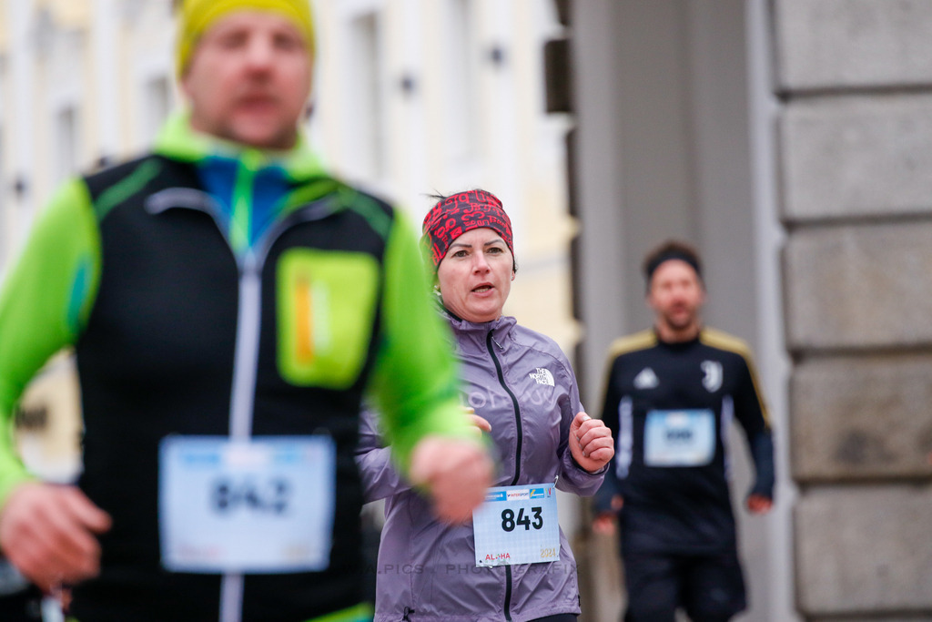 AW_20231231awmac7327 | WELS, 31.12.2023, Sparkasse Silvesterlauf Wels 2023 , Image shows: Photo: WAPICS / Andreas Willdoner
