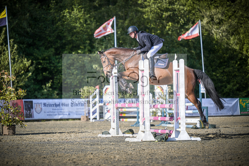 DOS_6944 | Entdecke hochwertige Reitturnierfotos von Foto Oger. Professionell, emotional und authentisch – jetzt Lieblingsmomente im Shop bestellen.Deutschlandweite Turnierfotografie. - Realisiert mit Pictrs.com