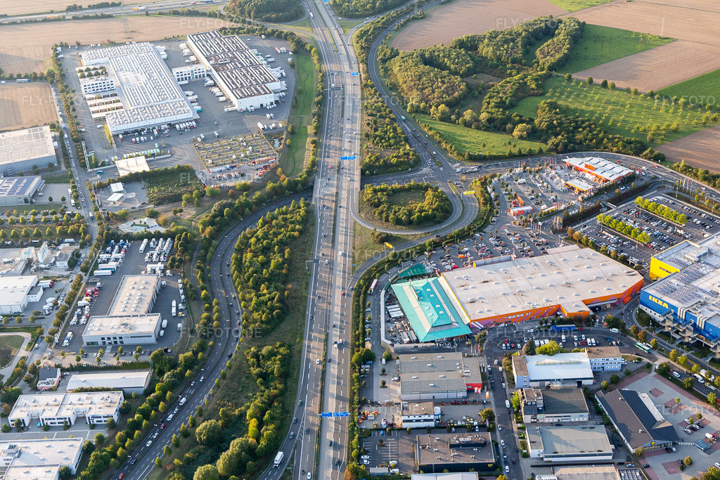 Luftbild: Hornbach im Ortsteil Nieder-Eschbach in Frankfurt im Bundesland Hessen in Deutschland. Foto: IMG_117733.jpg vom 10.09.2019 durch Werner Riehm/FLY-FOTO.de
