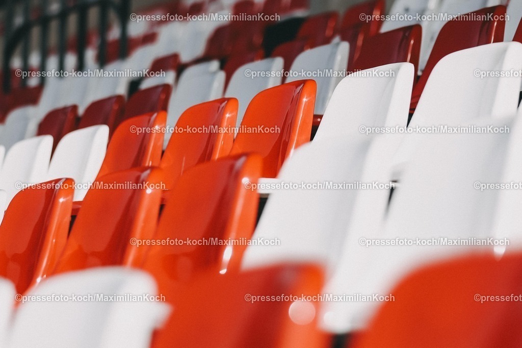 xKWIx11042601002 | 2026.04.11, xkwix, Fußball, 3.Liga, Rot-Weiss Essen -  FC Ingolstadt, Stadion an der Hafenstraße, 33.Spieltag, Saison 2025 / 2026: Rot Weisse Sitzschalen im Stadion DFB regulations prohibit any use of photographs as image sequences and or quasi-video. Photo: xKamilxWilkowskixPressefotoKochx