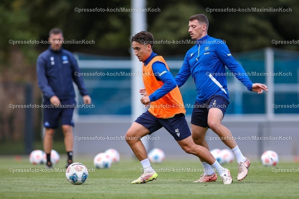 KSC02092502116 | 02.09.2025, Fußball, Training Karlsruher SC, 2. Fußball Bundesliga, Trainingsplatz am BBBank Wildpark Stadion Karlsruhe, Saison 2025 2026: xk42 gegen Nicolai Rapp (KSC #06) 