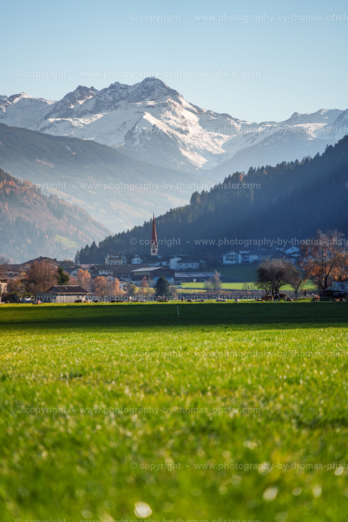  Strass Blick nach Schlitters Herbstaufnahmen copyright  Thomas Pfister-1 | PHOTOGRAPHY BY THOMAS PFISTER