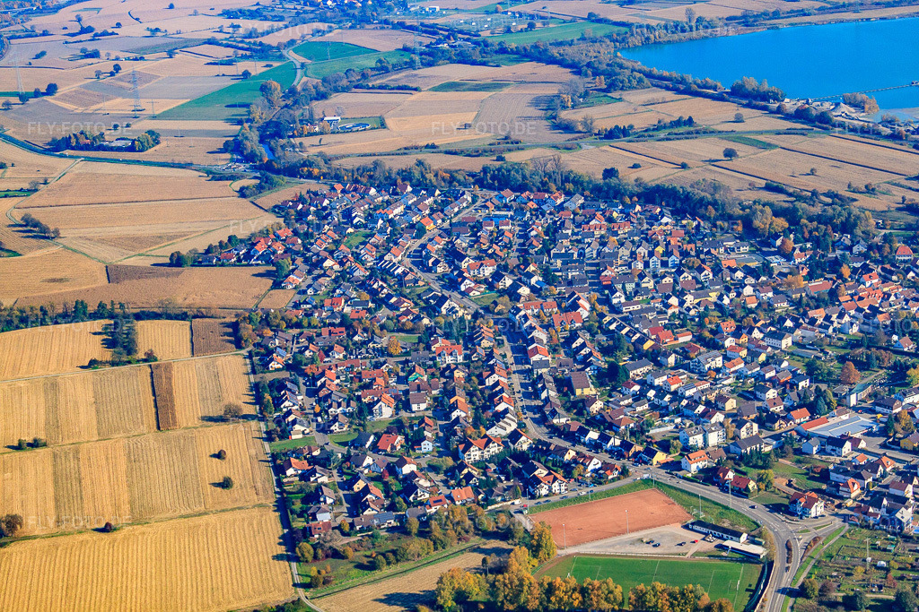 Luftbild: Panorama von Westen in Hagenbach im Bundesland Rheinland-Pfalz in Deutschland. Foto: IMG_35373.jpg vom 31.10.2010 durch Werner Riehm/FLY-FOTO.de