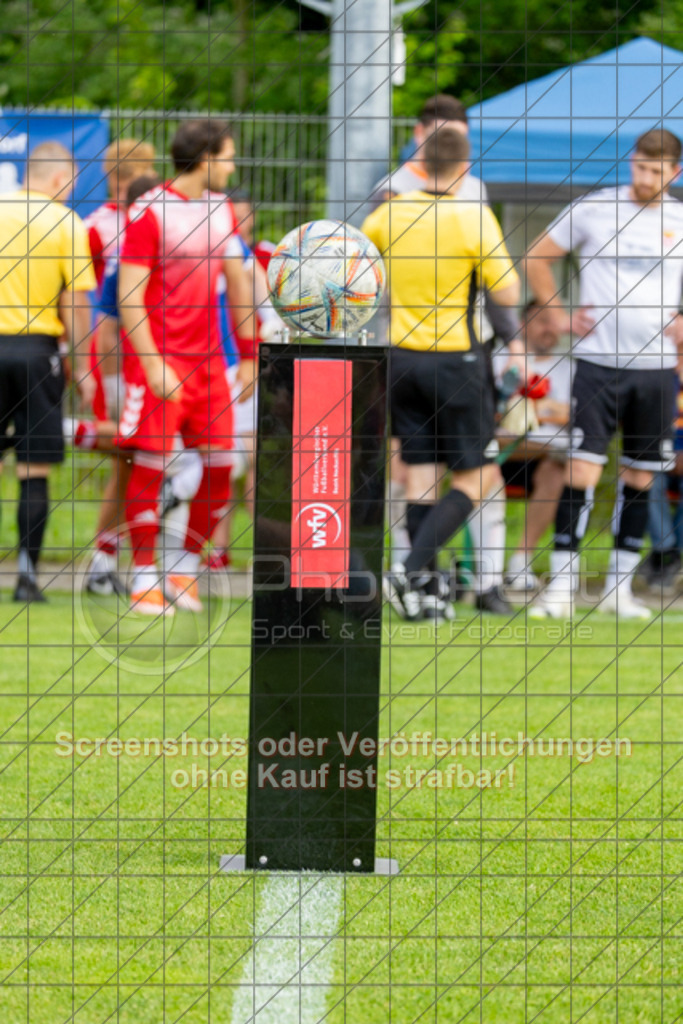 20250616_182716_0031 | #,  TV Eybach (weiß) vs. 1.FC Donzdorf II (rot), Fussball, Entscheidungsspiel 3 in Kreisliga A3 - Bezirk Neckar/Fils, Saison 2024/2025, Rasensportplatz, Staufenecker Str. 41, 73084 Salach, 16.06.2025 - 18:30 Uhr,Foto: PhotoPeet-Sportfotografie/Peter Harich