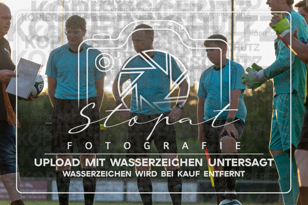 U17 Kreismeisterschaftsfinale HK - SG Fulde vs. TV Jahn Schneverdingen | Markus Wolkenhauer (Schiedsrichter), Joschua Sittkus (Schiedsrichterassistent), Lasse Stimming (Schiedsrichterassistent); U17 Kreismeisterschaftsfinale HK - SG Fulde vs. TV Jahn Schneverdingen am 24.06.26 in Heidmarkstadion, Bad Fallingbostel - Realisiert mit Pictrs.com