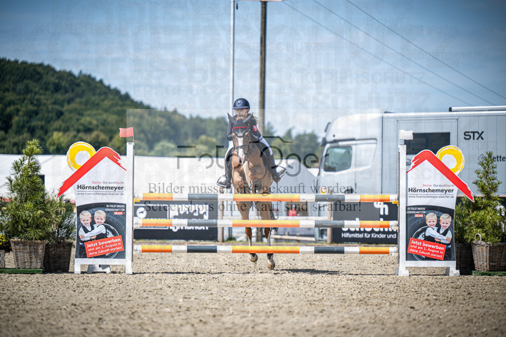 DOS_2512 | Entdecke hochwertige Reitturnierfotos von Foto Oger. Professionell, emotional und authentisch – jetzt Lieblingsmomente im Shop bestellen.Deutschlandweite Turnierfotografie. - Realisiert mit Pictrs.com