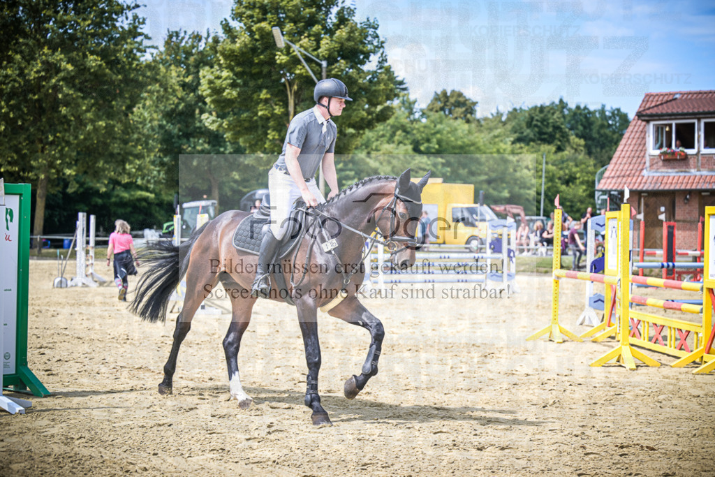 DOS_2617 | Entdecke hochwertige Reitturnierfotos von Foto Oger. Professionell, emotional und authentisch – jetzt Lieblingsmomente im Shop bestellen.Deutschlandweite Turnierfotografie. - Realisiert mit Pictrs.com