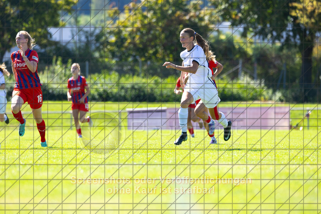 20260906_121255_0181_(c)_by_PhotoPeet | #,1.FC Donzdorf (weiß) vs. 1.FC Heidenheim 1846 (rot), Fußball, Frauen-Verbandspokal Gruppe 2, 2. Runde, Saison 2026/2027, Rasenplatz Lautertal Stadion, Süßener Straße 16, 73072 Donzdorf, 06.09.2026 - 11:00 Uhr,Foto: PhotoPeet / Sport- &amp; Eventfotografie / Peter Harich